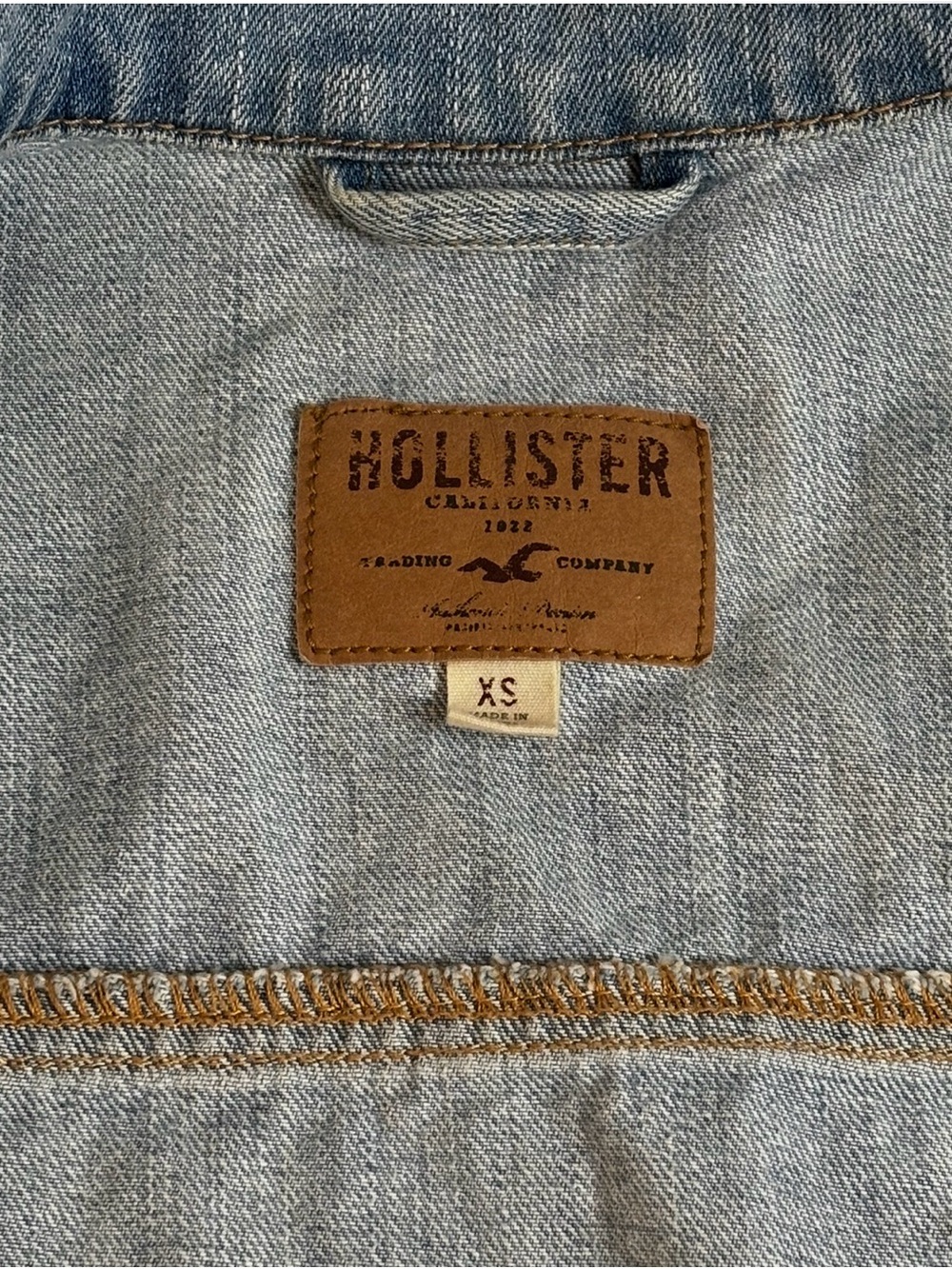 Hollister XS Cropped Distressed Denim Jacket Light Wash Y2K 100% Cotton - Picture 7 of 8